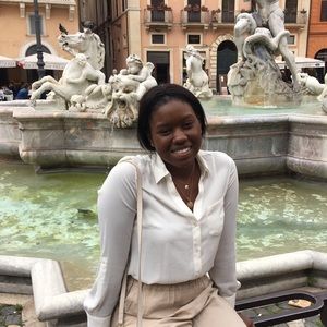 Meet your Posher, Delayna